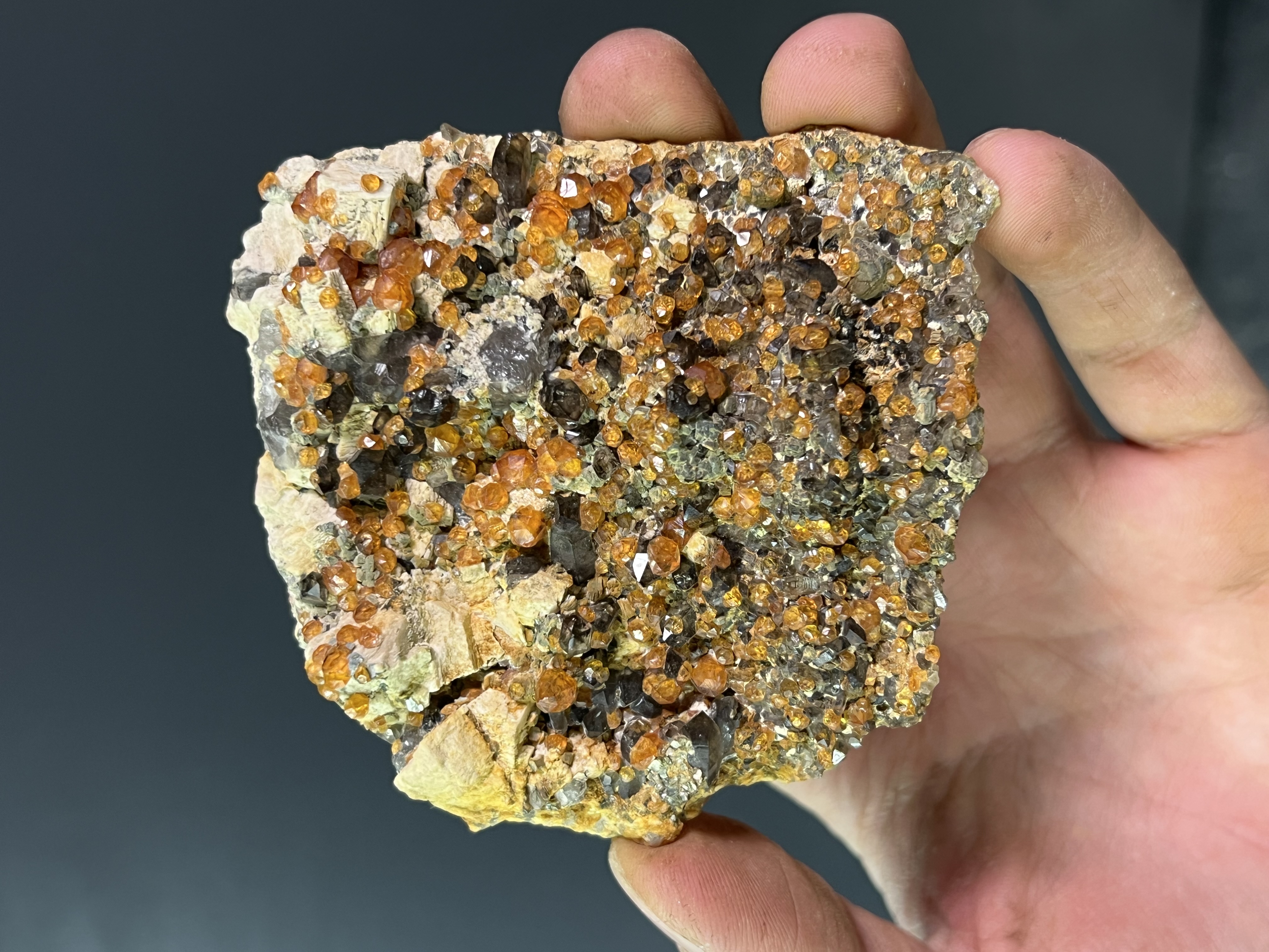 Spessarnit Garnet With Smoky Quartz