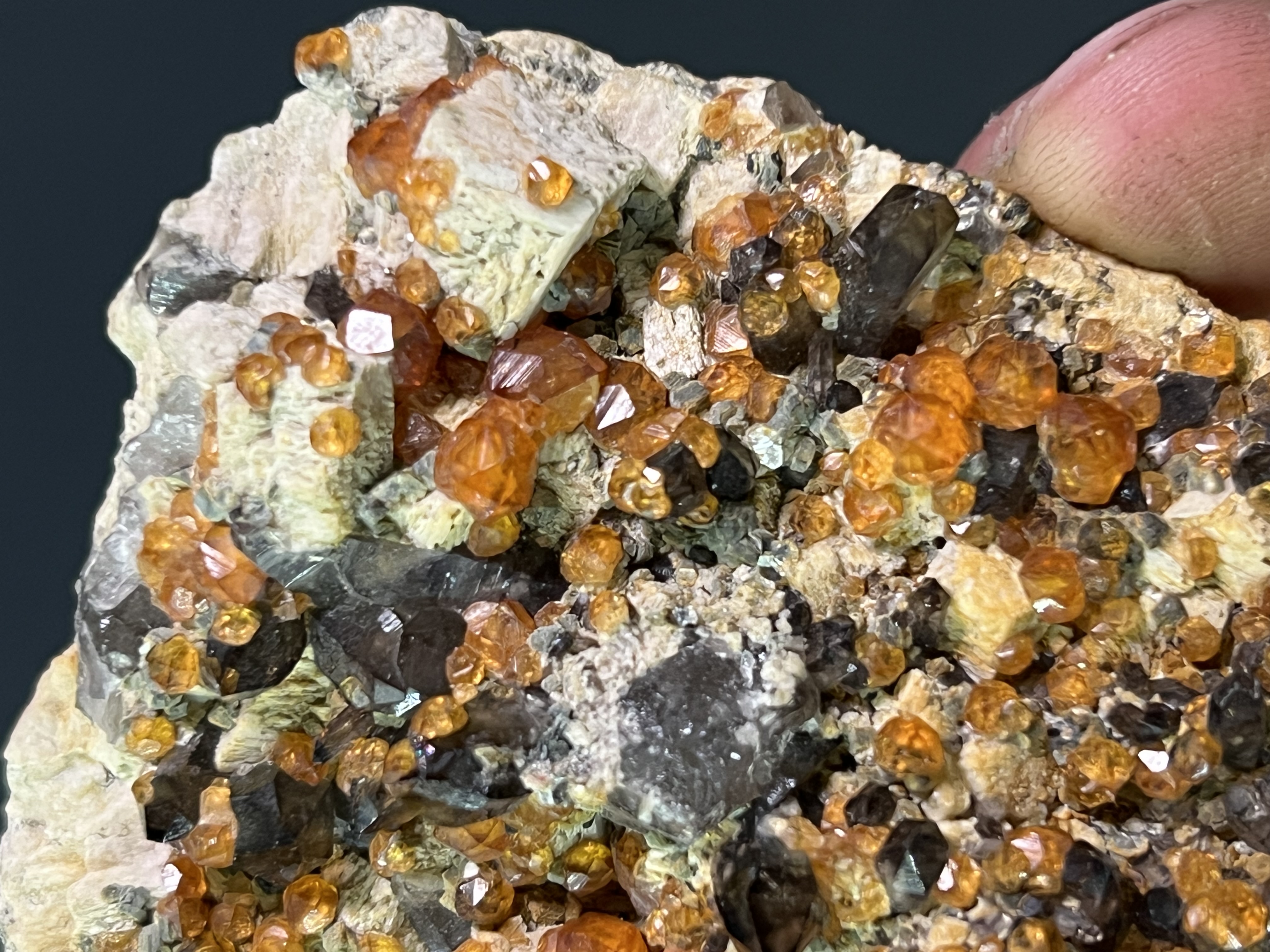 Spessarnit Garnet With Smoky Quartz