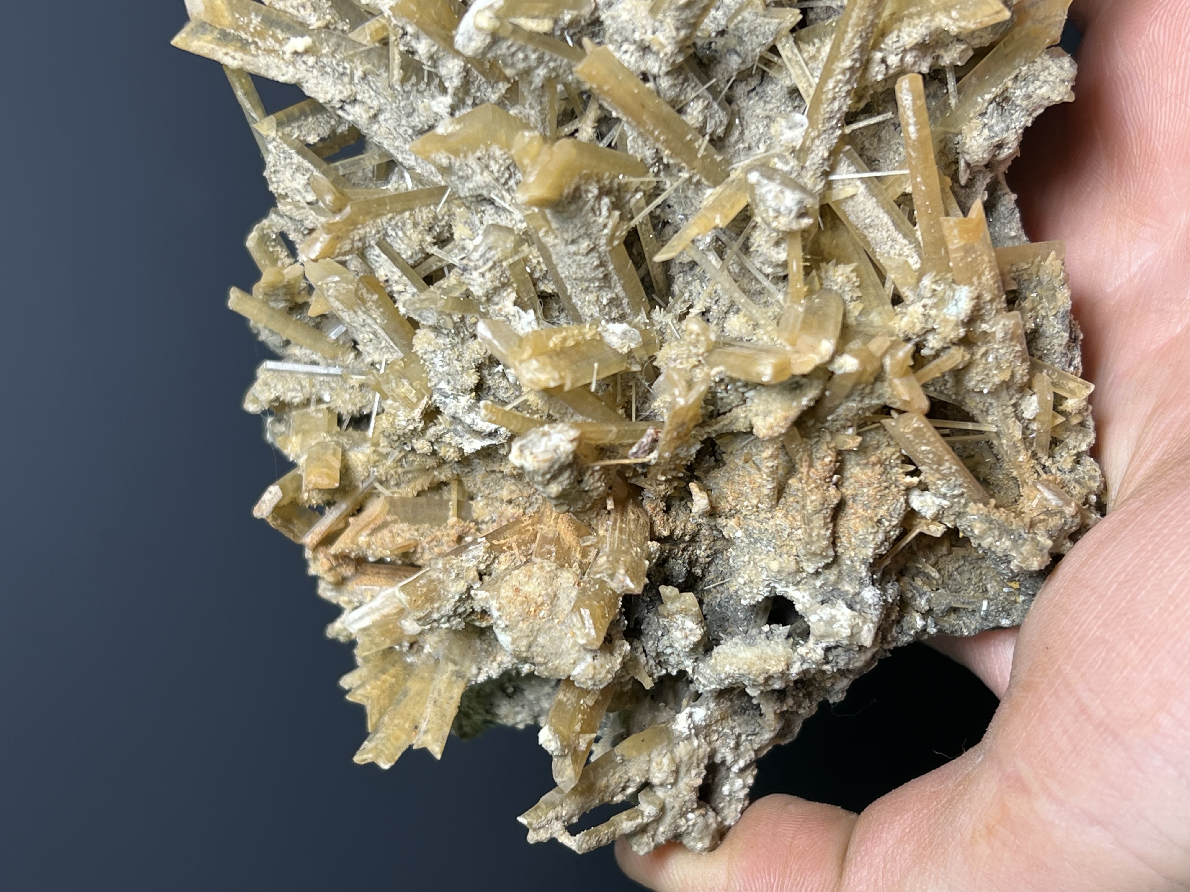 Very Showy Golden Selen Specimen, 244gram