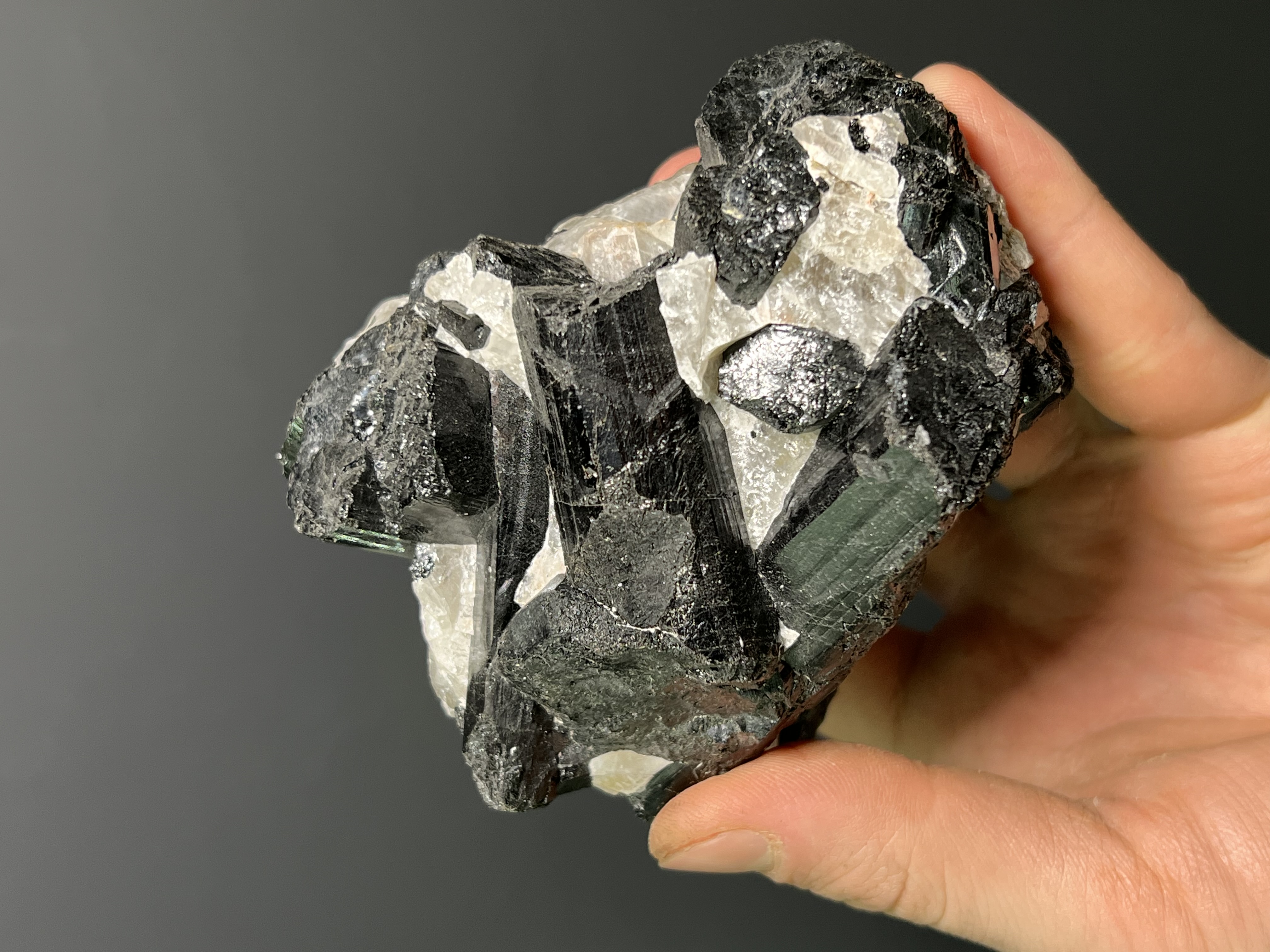 Showy Tourmaline Schorl Specimen, 898gram