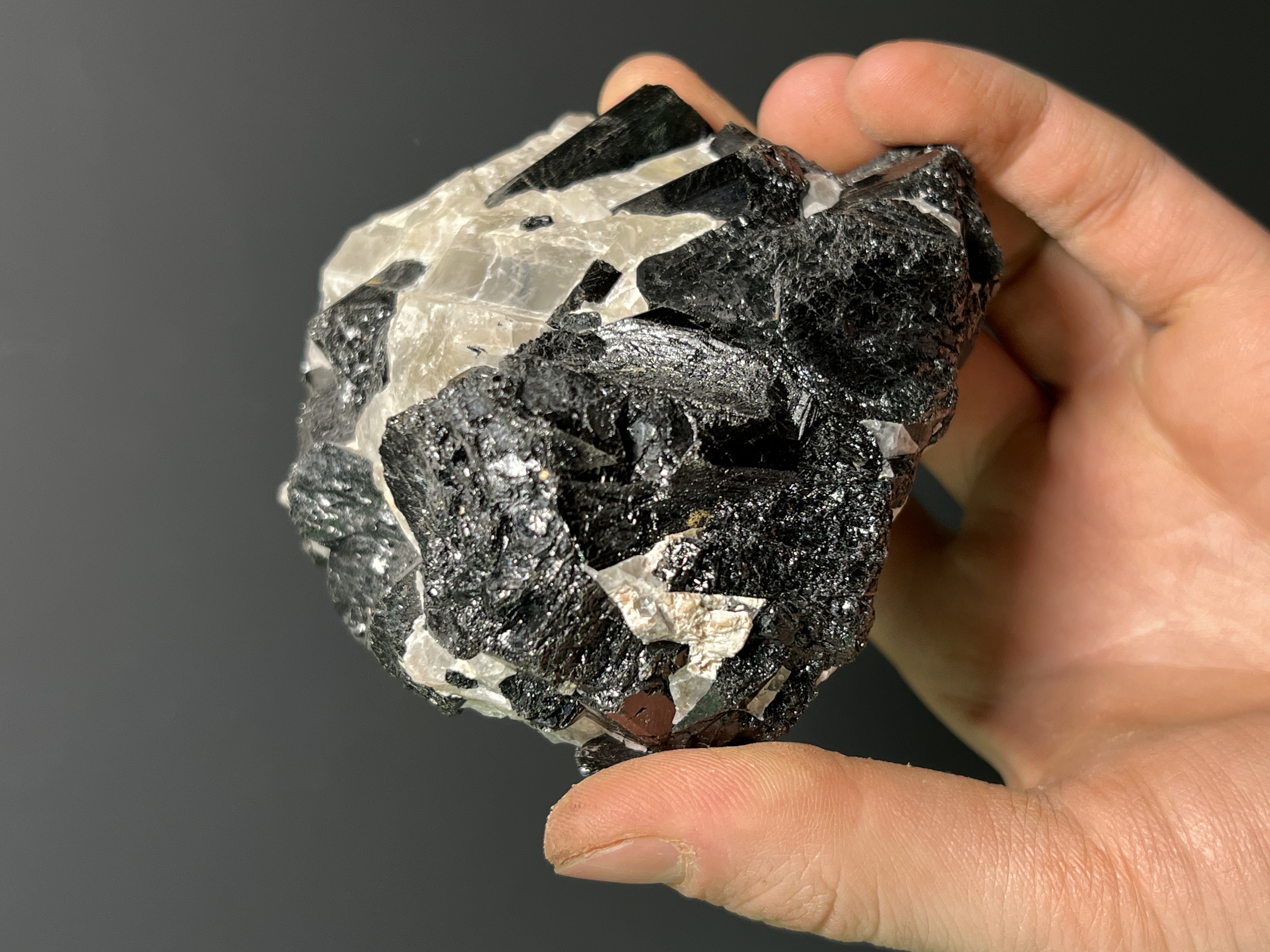 Showy Tourmaline Schorl Specimen, 898gram