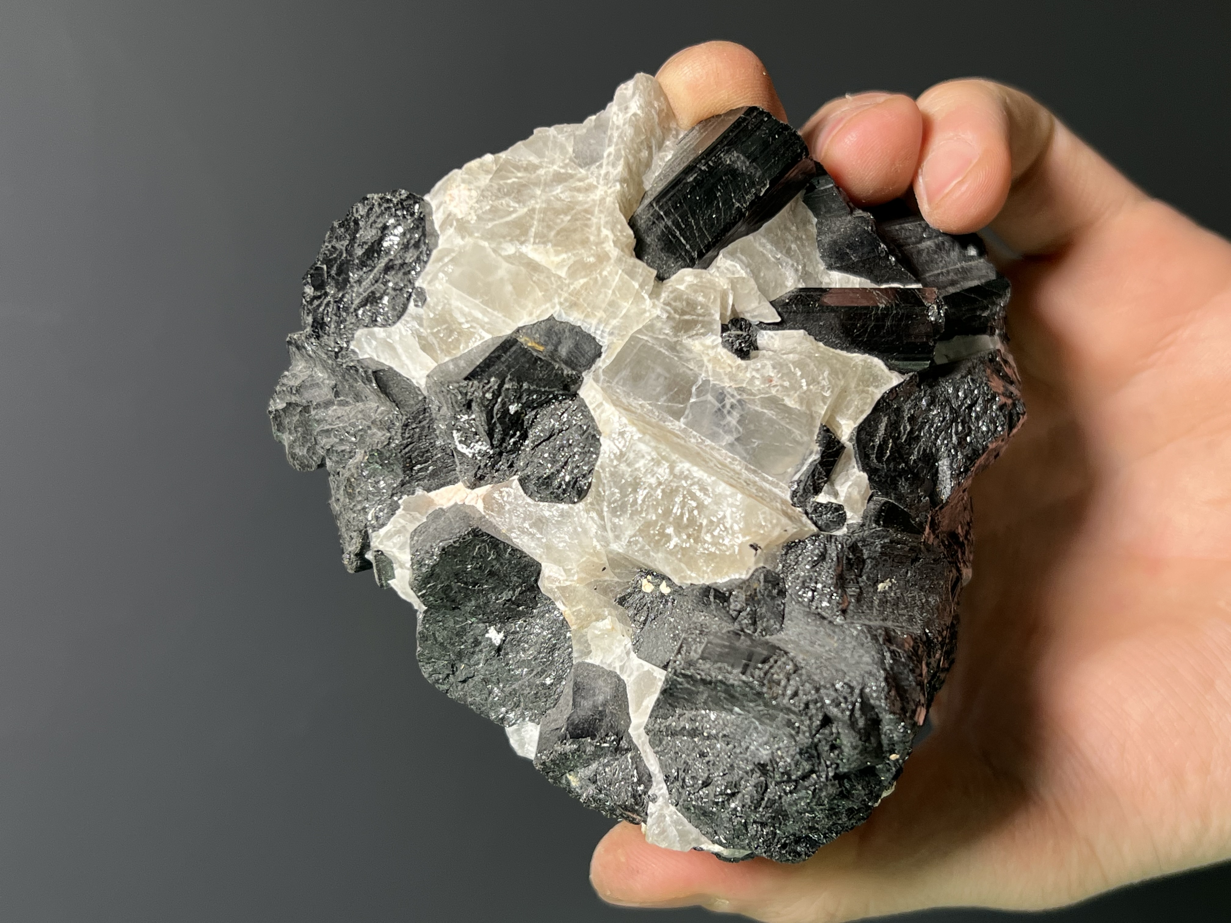 Showy Tourmaline Schorl Specimen, 898gram