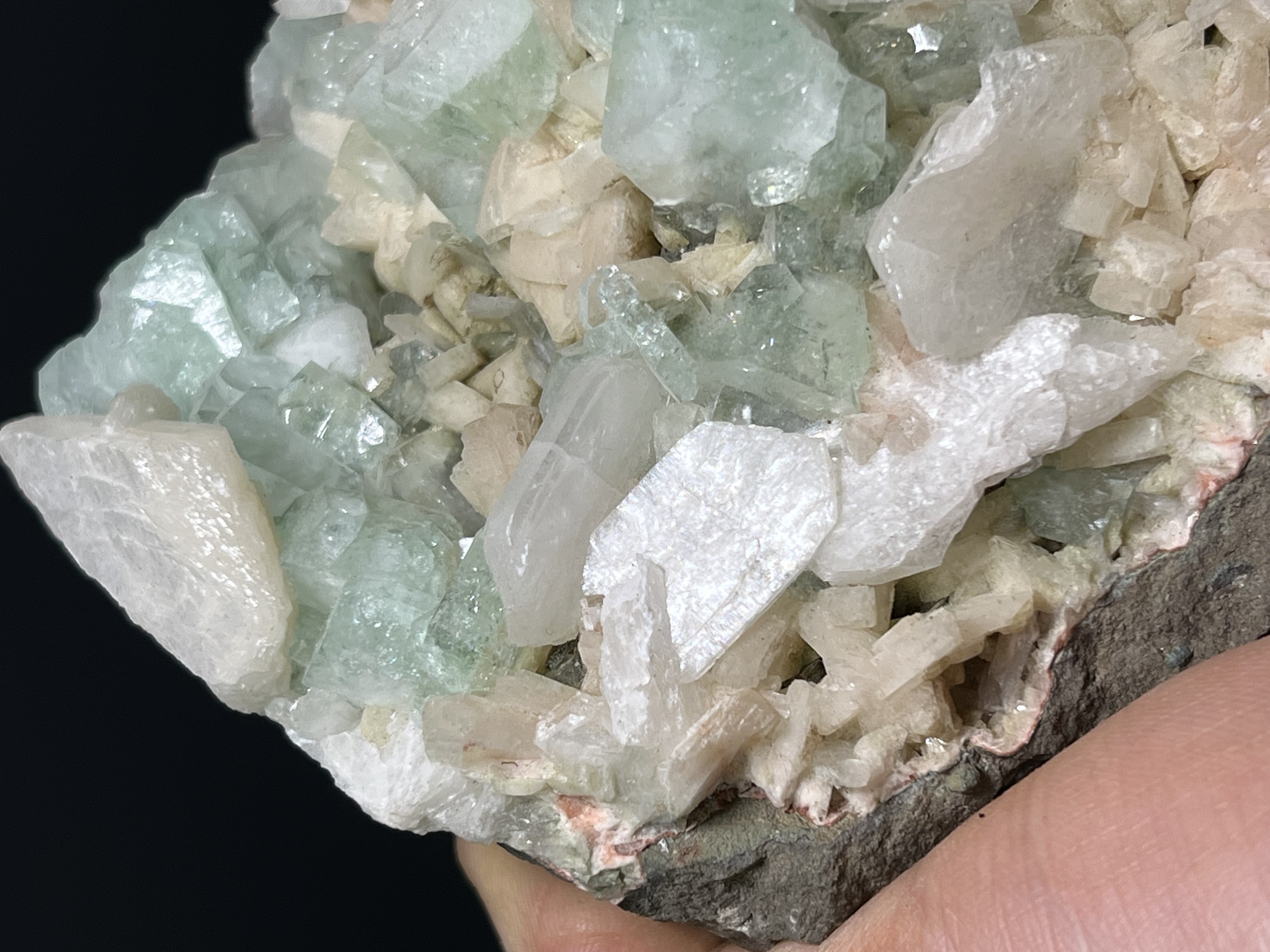 Apophyllite With Heuldanite Specimen, 1kg