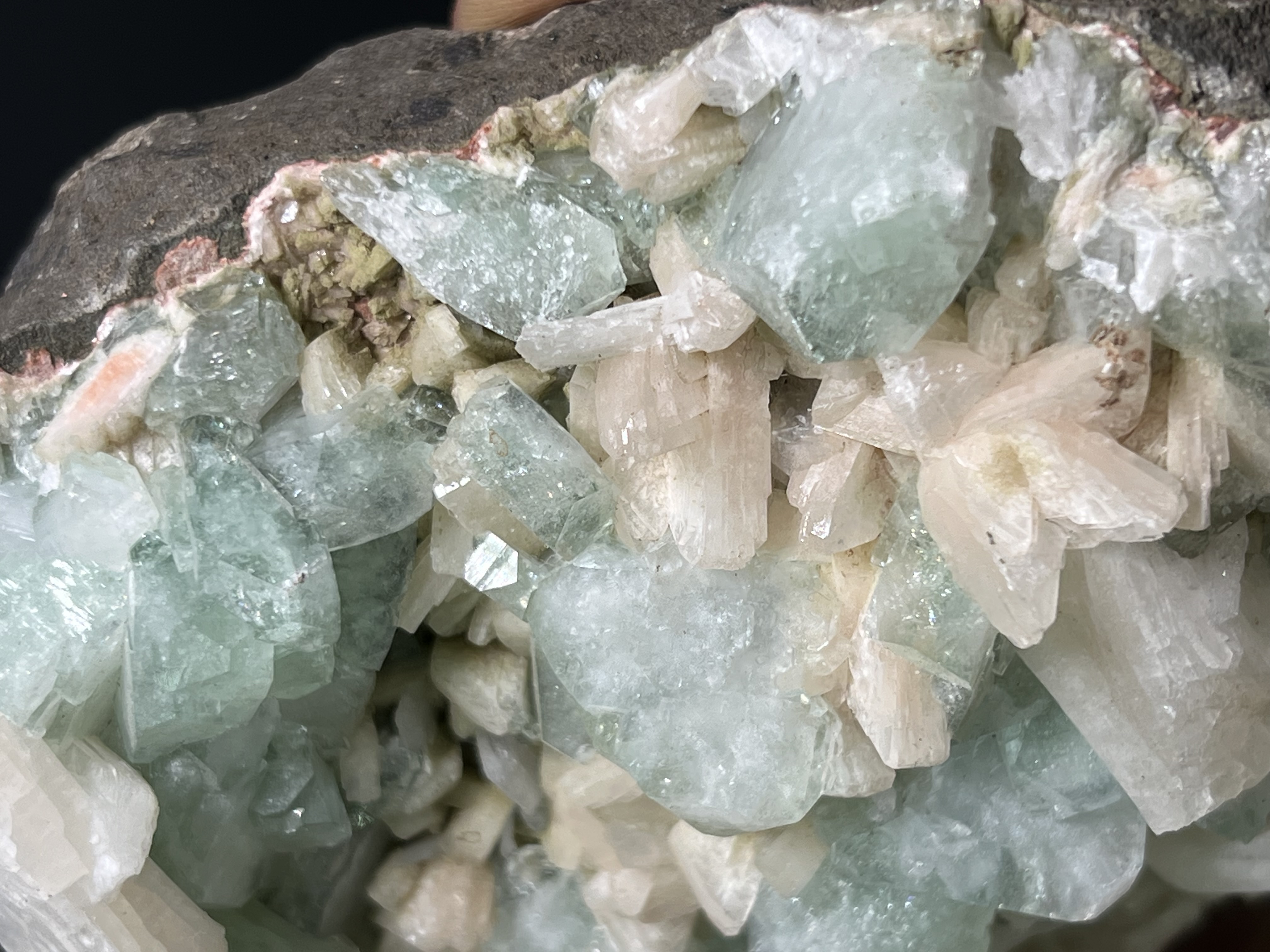 Apophyllite With Heuldanite Specimen, 1kg