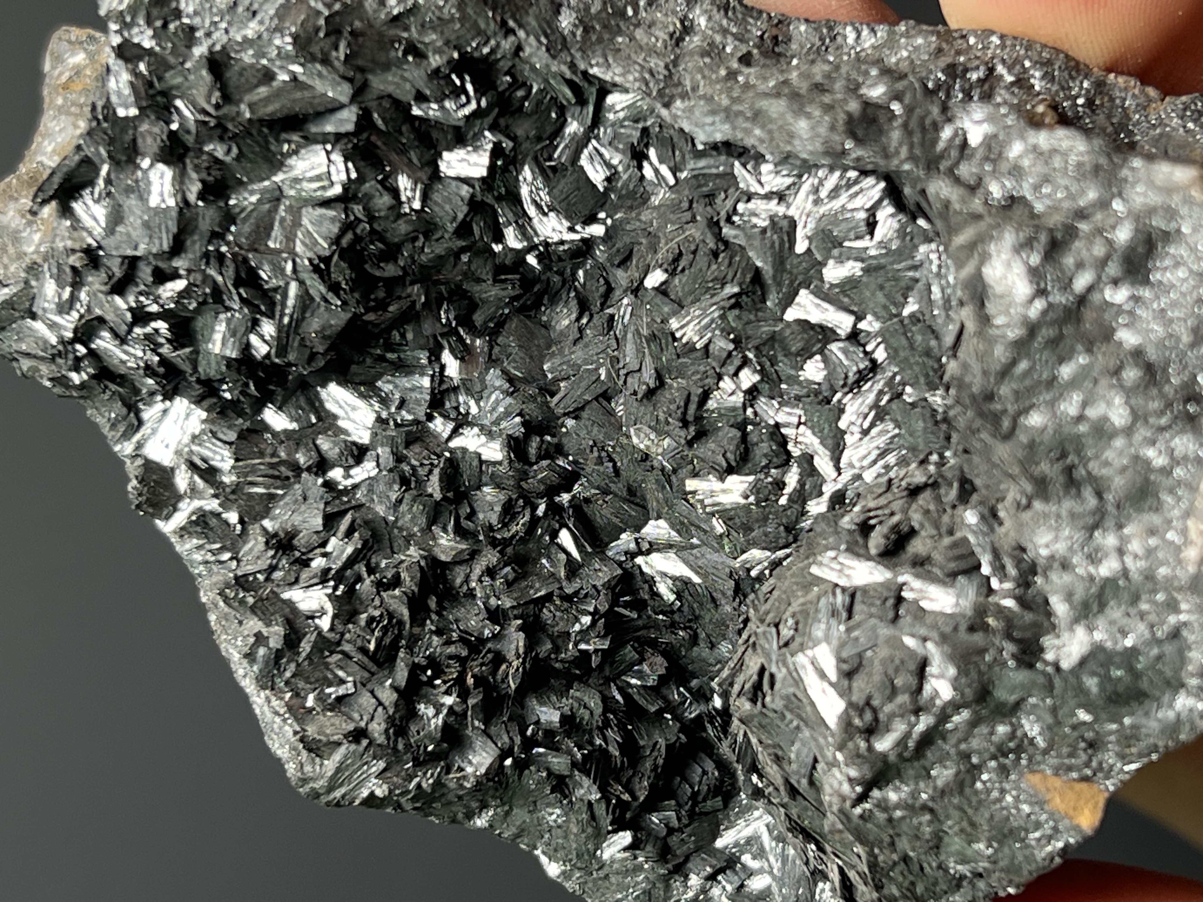 Manganite Specimen, 292gram