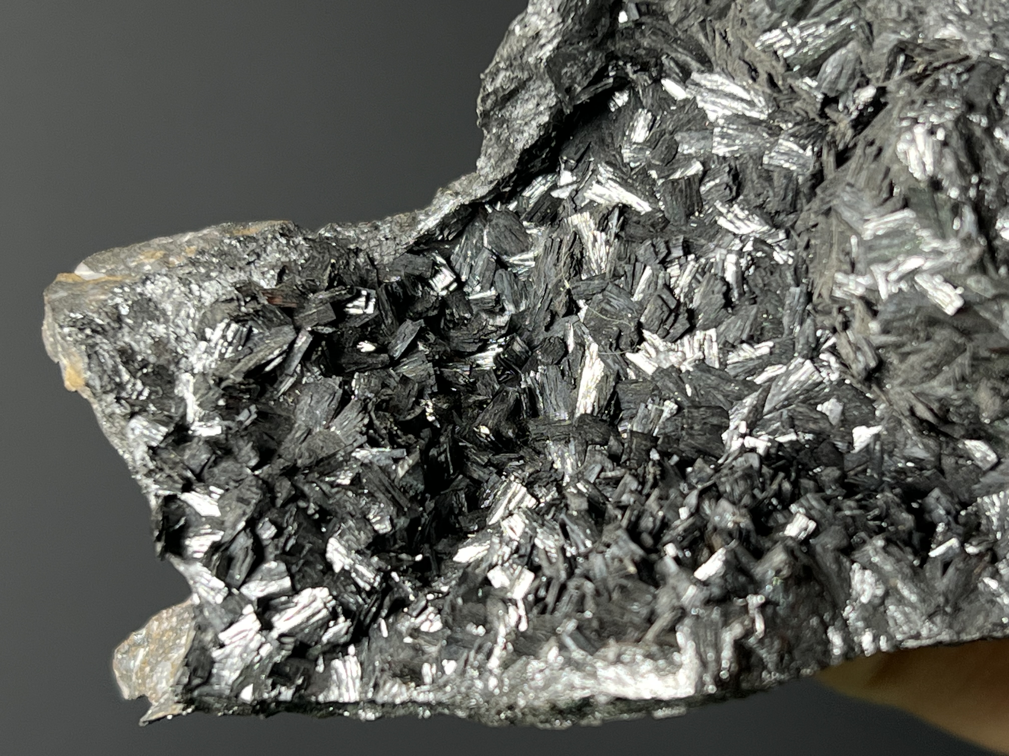 Manganite Specimen, 292gram