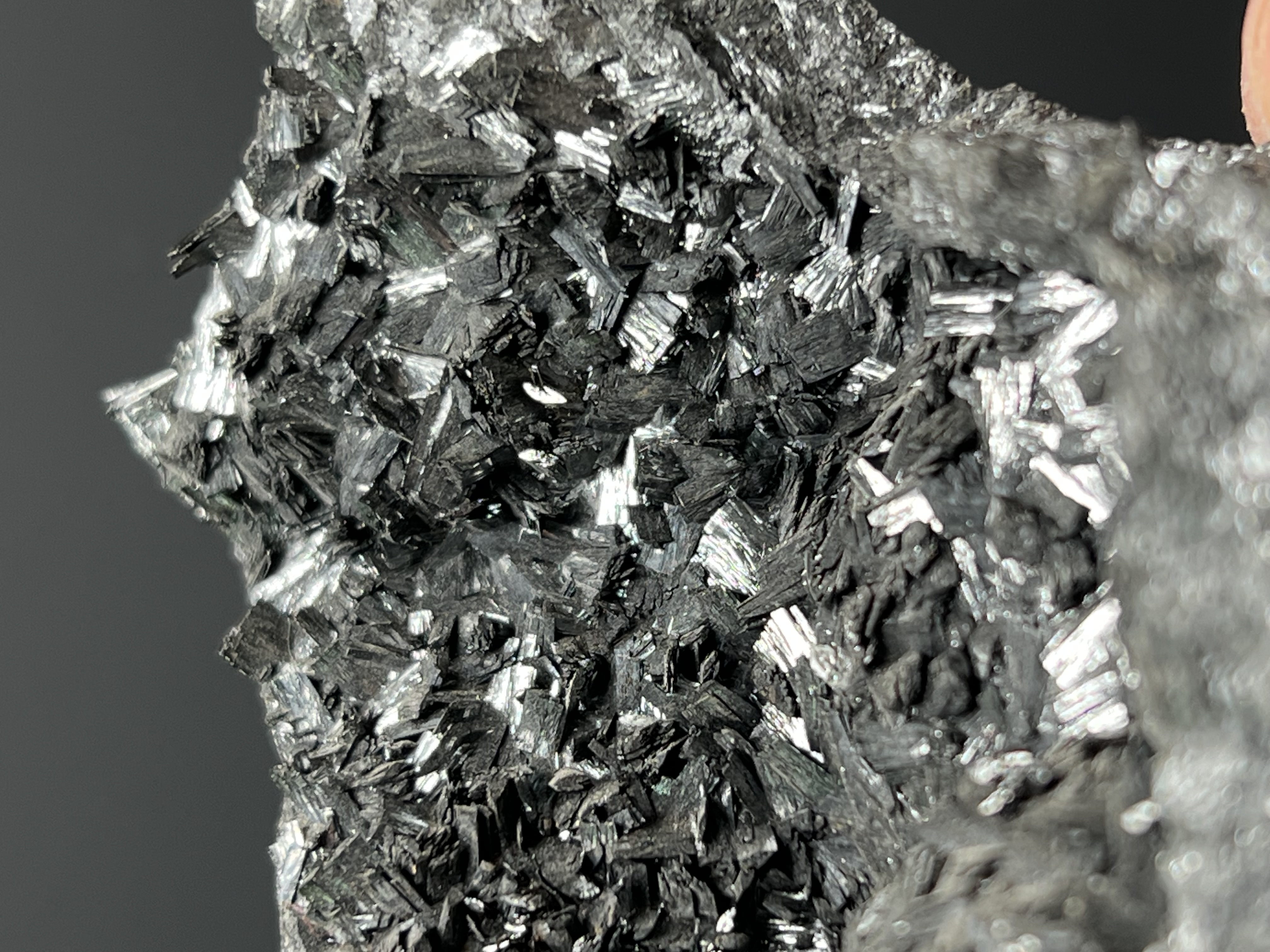 Manganite Specimen, 292gram